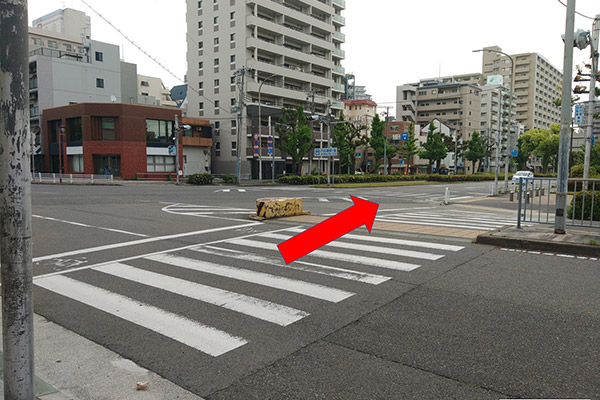 湊川公園駅　西出口2からのアクセス